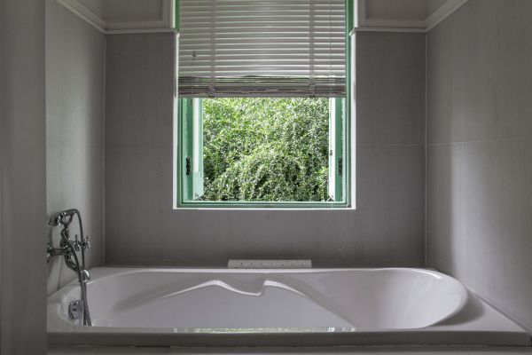 Fiberglass Tub Installation in Green Valley